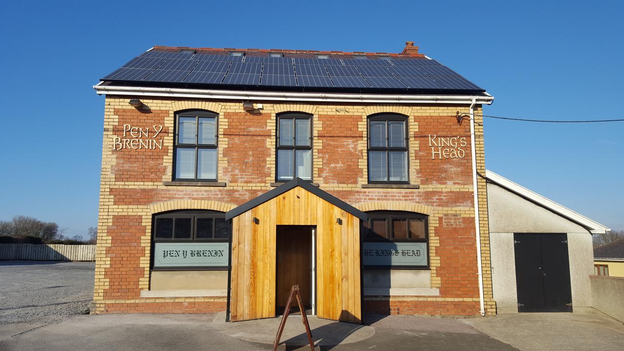 Kings Head Hotel Capel Hendre Bagian luar foto
