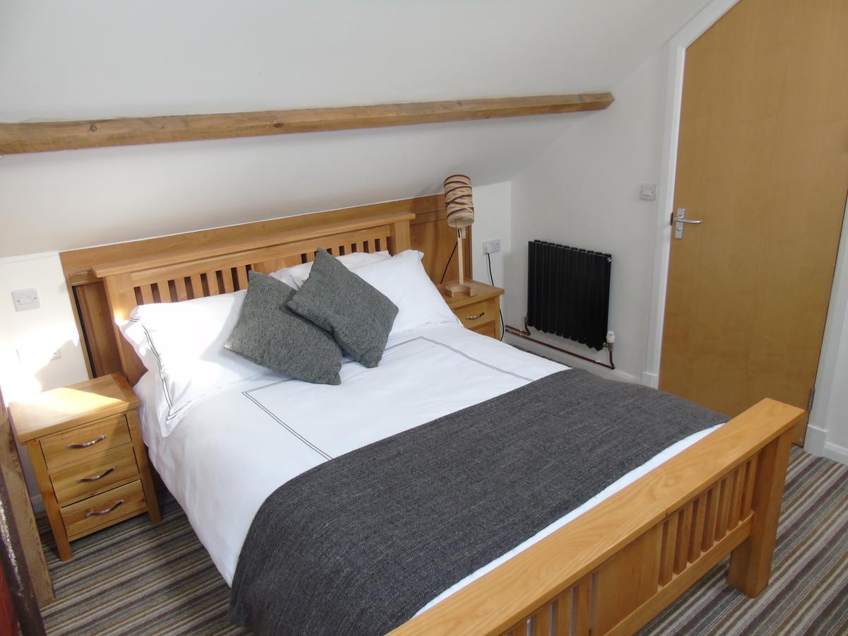 Kings Head Hotel Capel Hendre Bagian luar foto