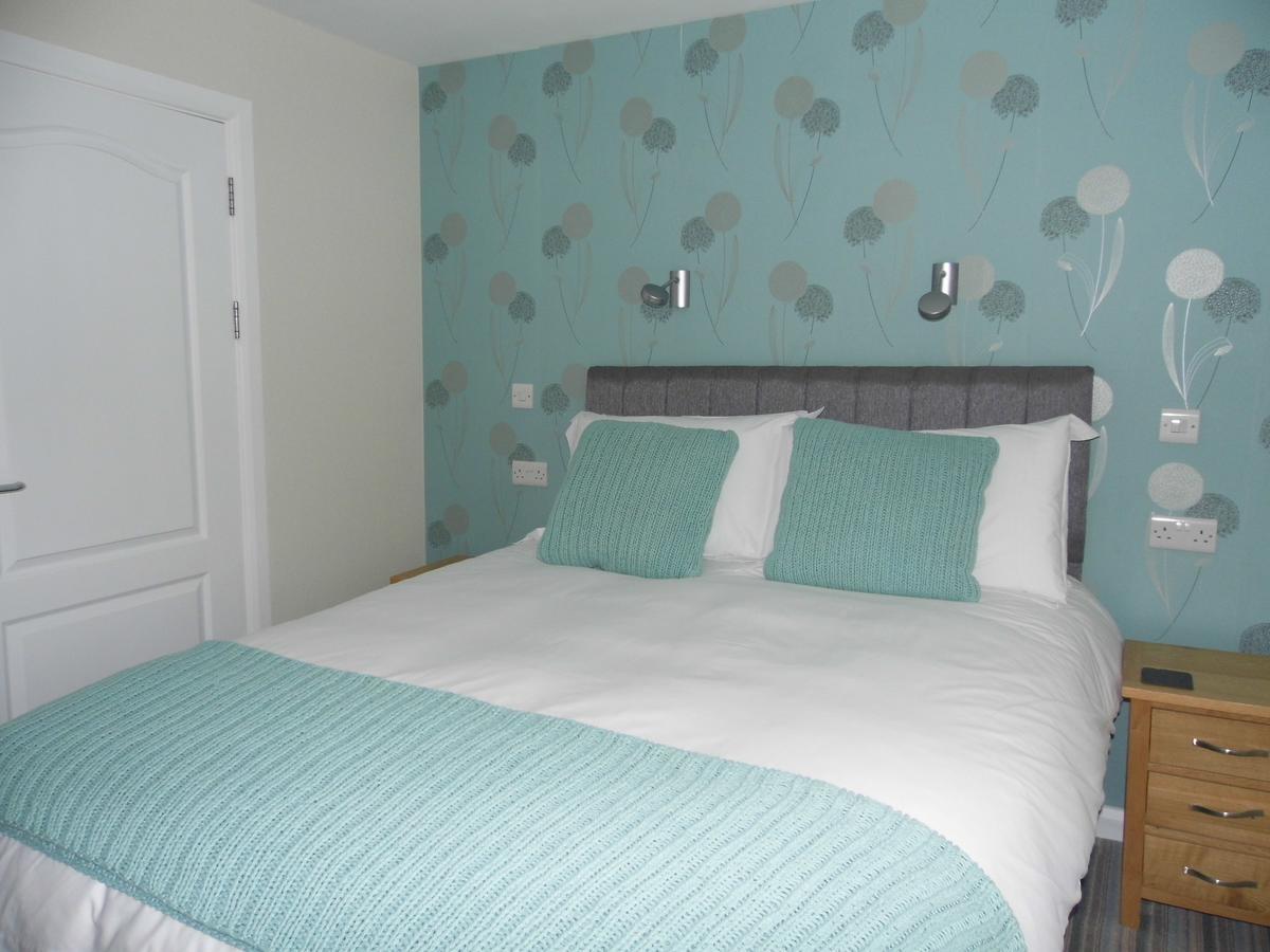Kings Head Hotel Capel Hendre Bagian luar foto